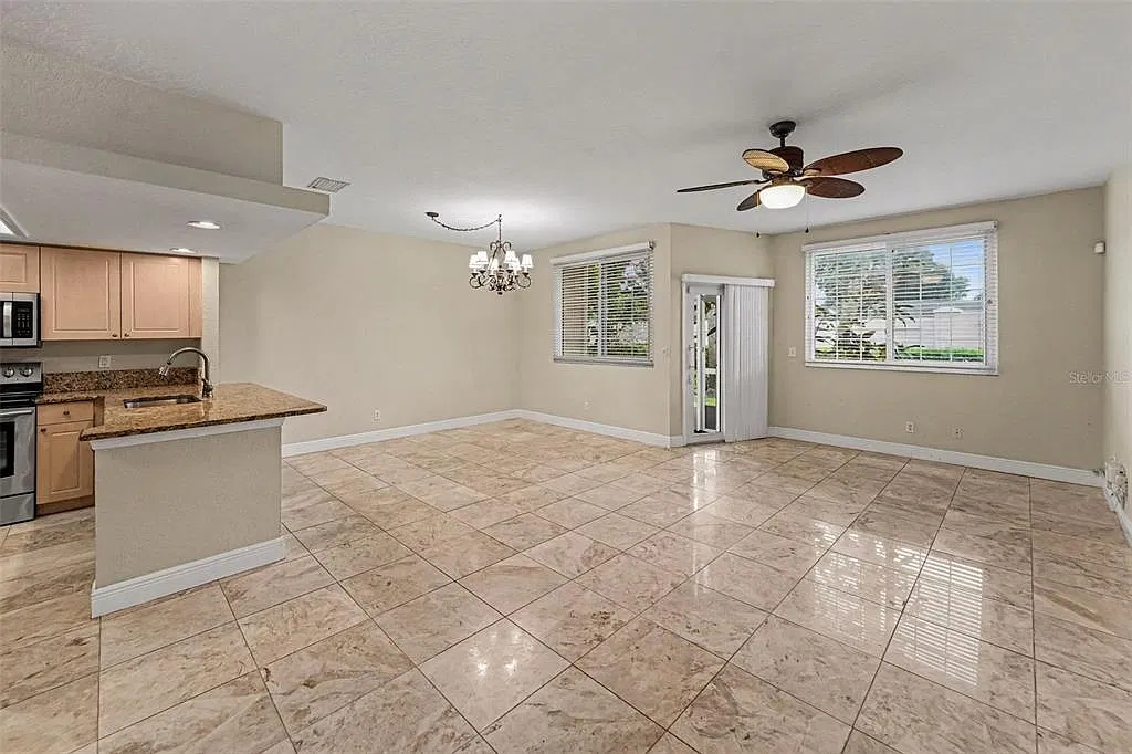3 bed, 2.5 bath, 1644 sqft, $2,600 — Photo 3