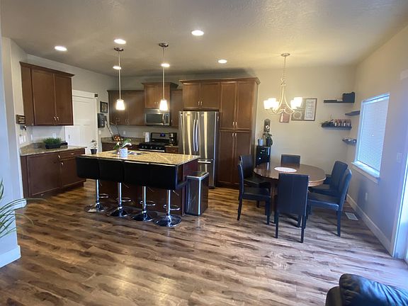 4th image of 436 E Windy Garden Ln