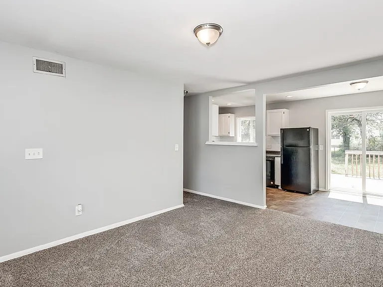 1133 E Crowley St — Photo 10