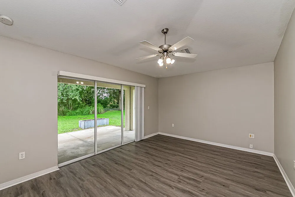 3 bed, 2.0 bath, 1839 sqft, $2,060 — Photo 4