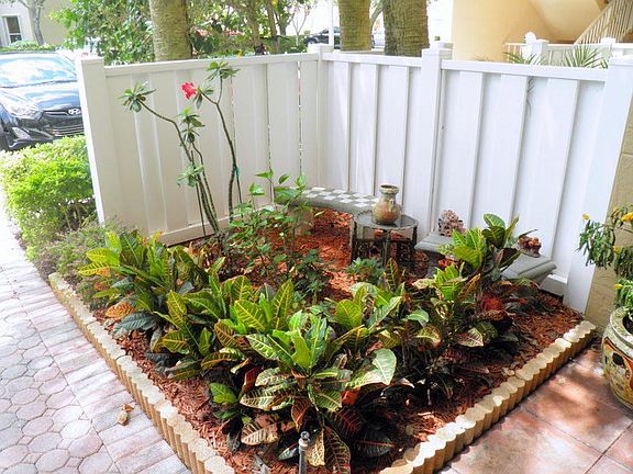 PRIVATE GARDEN
