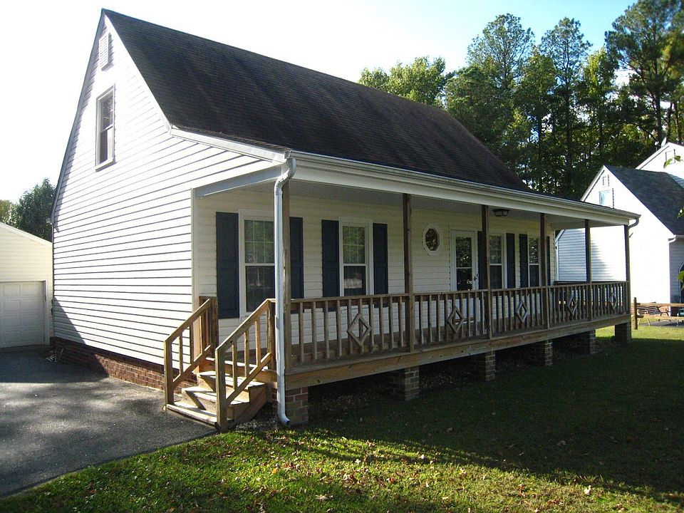 VERY NICE 4-BEDROOM CAPE