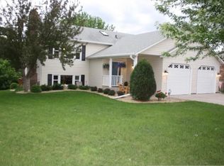 1498 Clemson Ct, Eagan, MN 55122