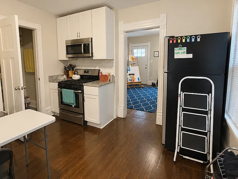 1020 W 20th Pl #1R — Photo 2