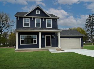 696 Pinewood Dr, Grass Lake, MI