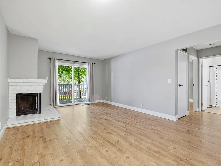 1805 Shirley Dr — Photo 2