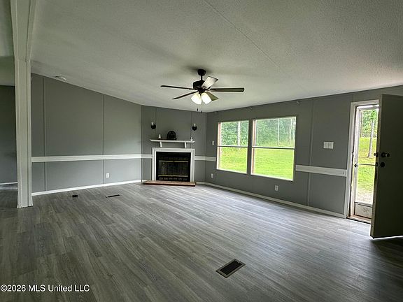 3rd image of 552 Bennett Cir