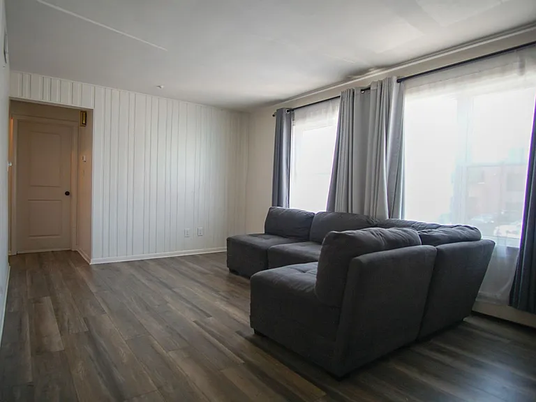 6646 26th St #2R — Photo 3