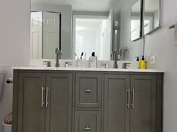 3rd image of 2452 Centergate Dr #0