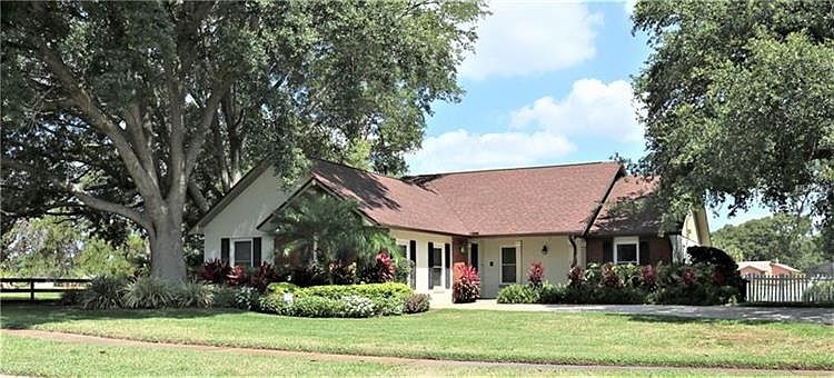 1st image of 1400 Fairway Oaks Dr