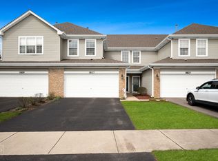 1827 Golden Gate Ln, Naperville, IL 60563