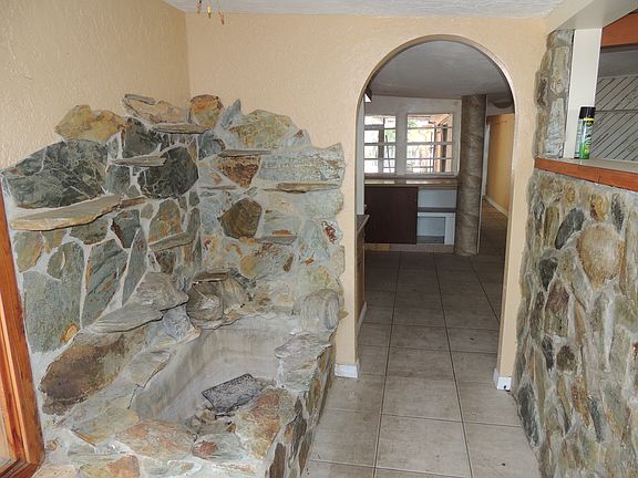 2nd image of 624 Oleander Way S