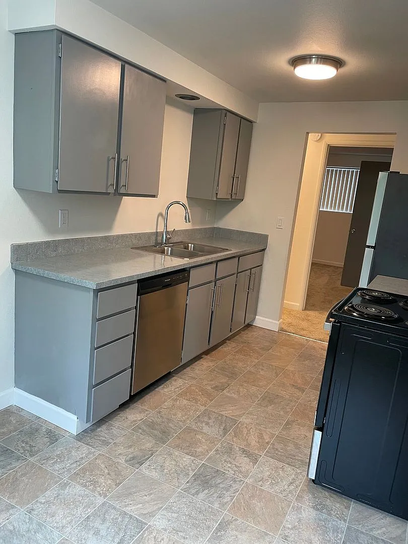 Sunset Terrace Apartments LLC — Photo 3