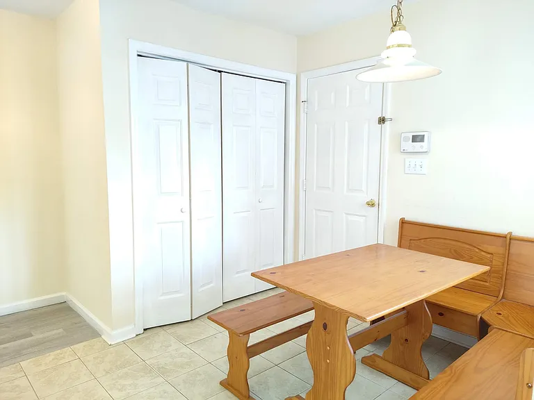 530 Lake Park Dr — Photo 3