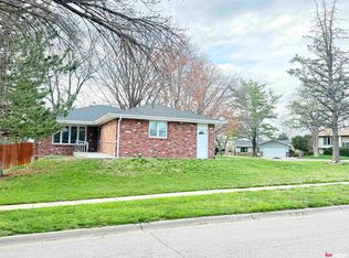 5820 Elkcrest Dr, Lincoln, NE 68516