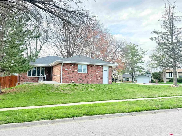 5820 Elkcrest Dr, Lincoln, NE 68516