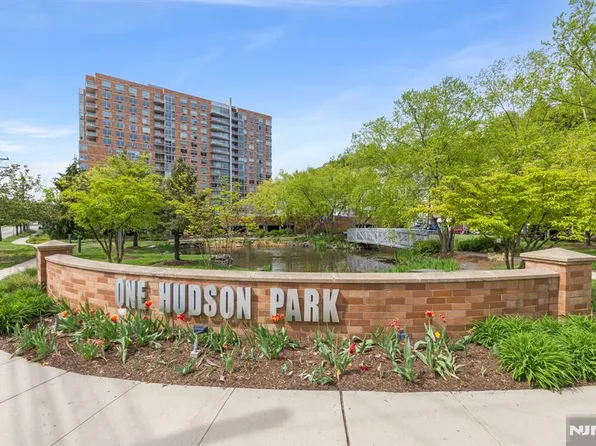 310 Hudson Park #310, Edgewater, NJ 07020
