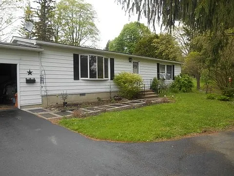 10 1/2 Sherwood St photo 1