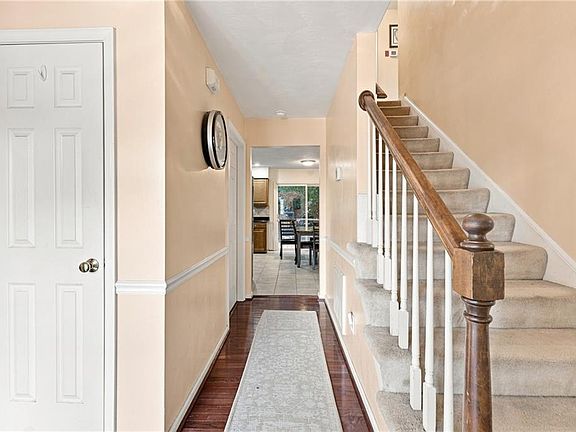 5th image of 641 Edgewood Arch