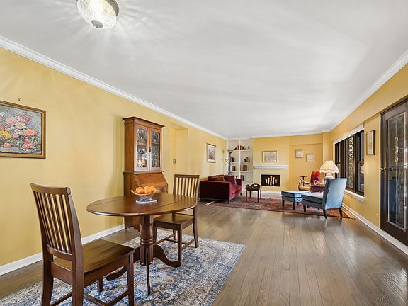 4th image of 1350 N Astor St APT 7D