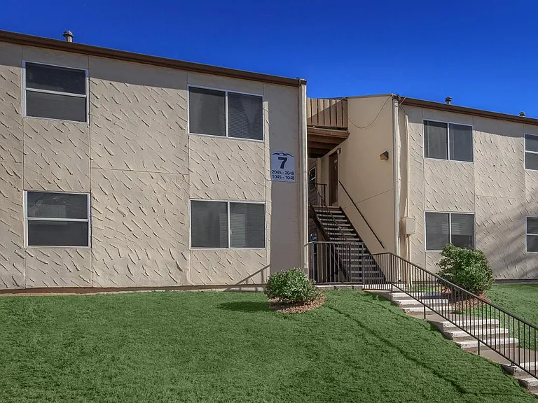 Gateway East Apartments — Photo 6