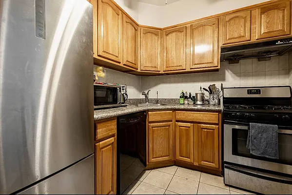 Rented by Grand Group Realty | media 2