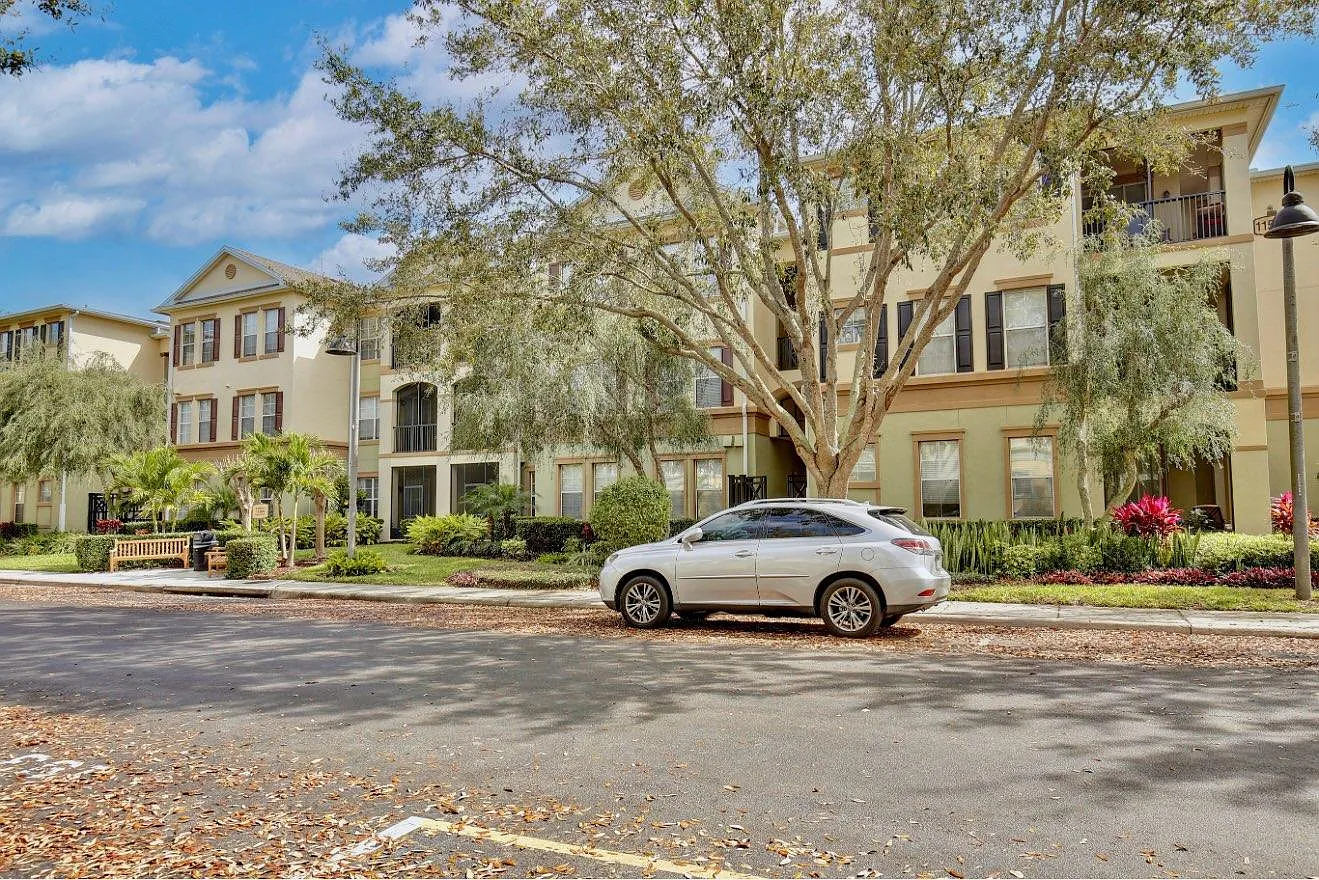 3 bed, 1455 sqft, $2,450 — Photo 2