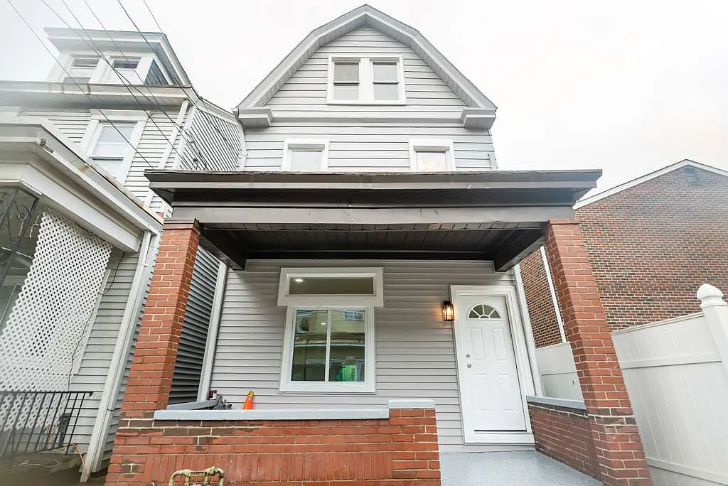 5 bed, 2.5 bath, 1920 sqft, $2,800 — Photo 1
