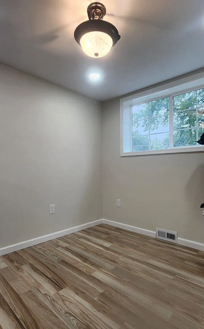 3 bed, 2.0 bath, 1320 sqft, $4,000 — Photo 4