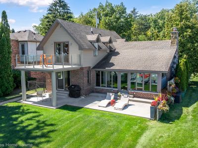 8296 Lakeshore Rd, Fort Gratiot, MI, 48059