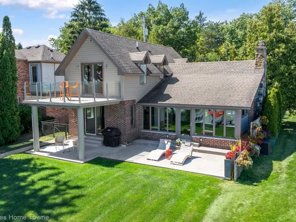 8296 Lakeshore Rd, Fort Gratiot, MI 48059