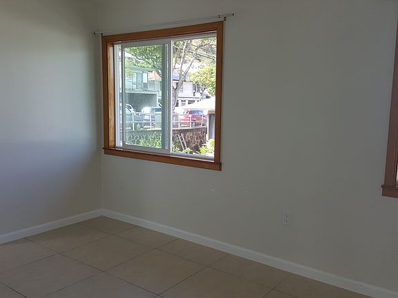 4th image of 1922 10th Ave