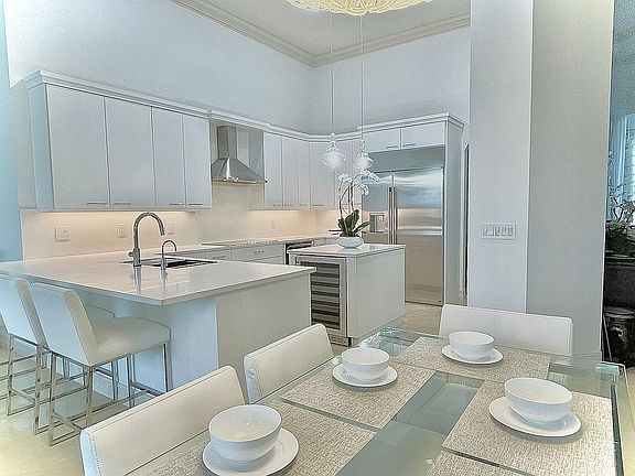 3rd image of 690 Baldwin Palm Ave