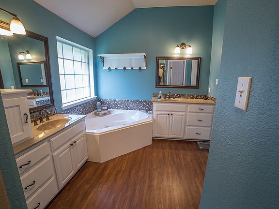 4th image of 107 Saint James Ct