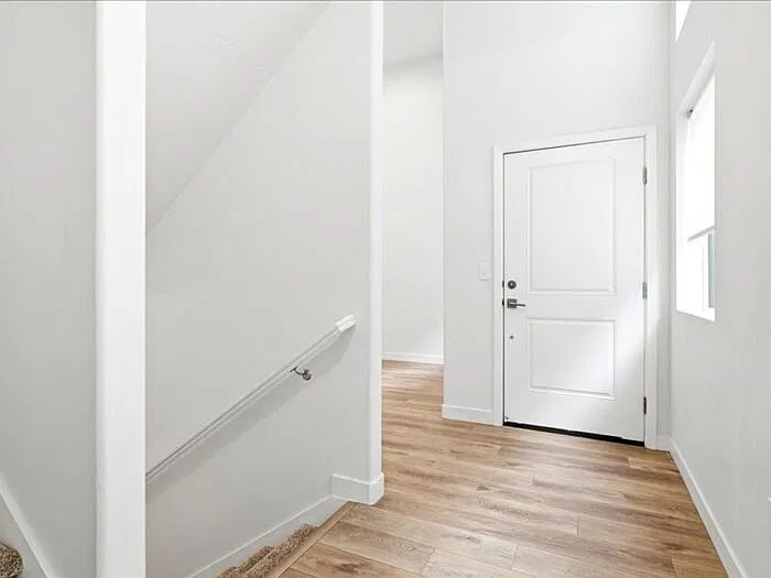 3 bed, 2.5 bath, 1919 sqft, $2,195 — Photo 3