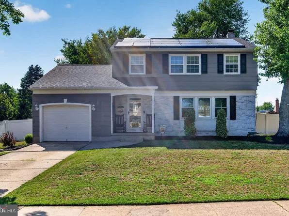 122 Woodbridge Rd, Marlton, NJ 08053