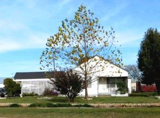 320 E Main St, Wanette, OK 74878