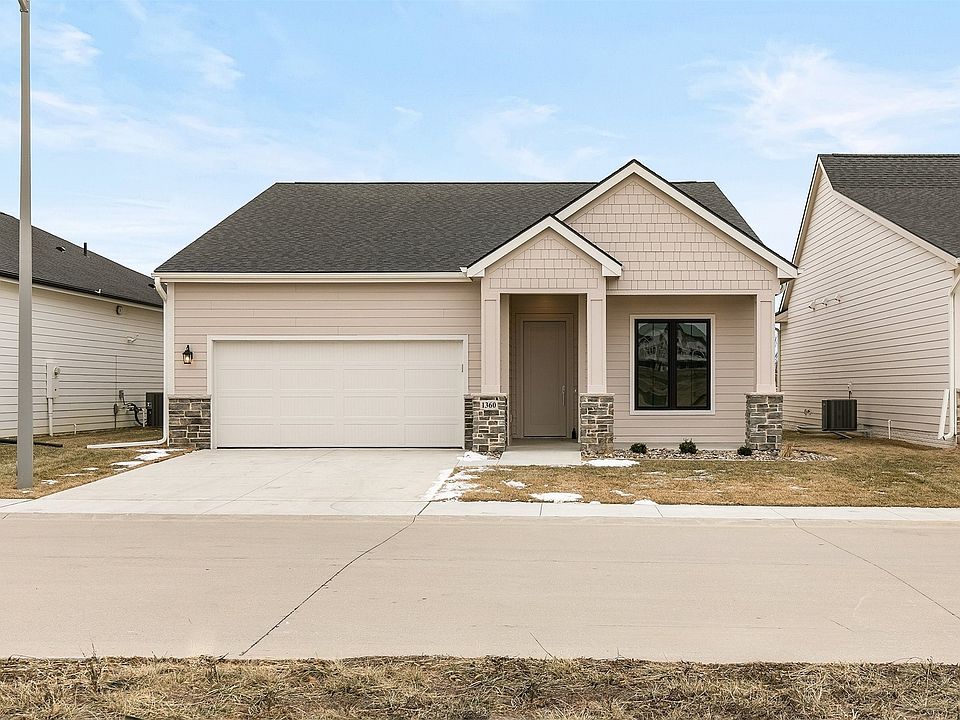 1st image of 1360 SE Menlo Dr