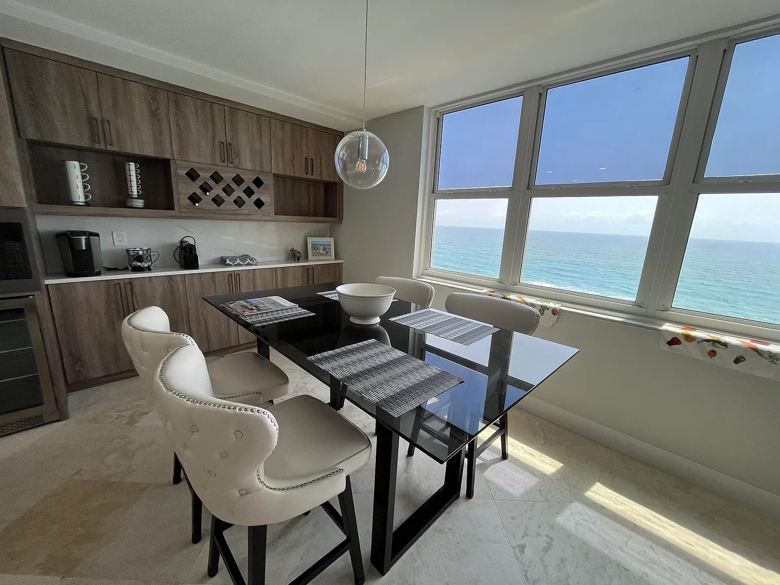 2 bed, 2.0 bath, 1400 sqft, $7,500 — Photo 3