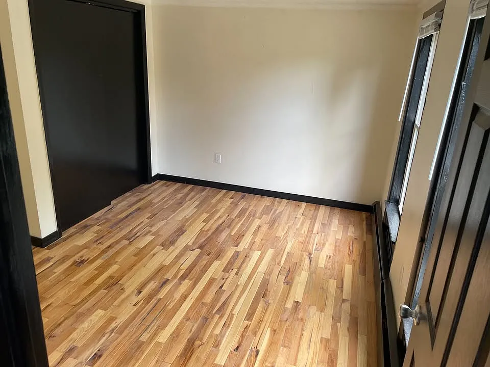 3 bed, $1,100 — Photo 4