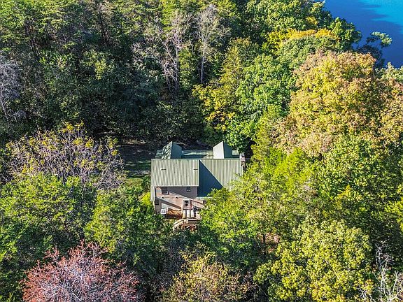 2nd image of 150 Buck Tail Dr