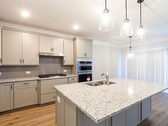 3rd image of 303 Bull Shoals Way