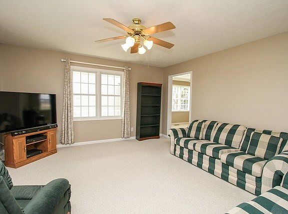 3rd image of 706 Havens Dr