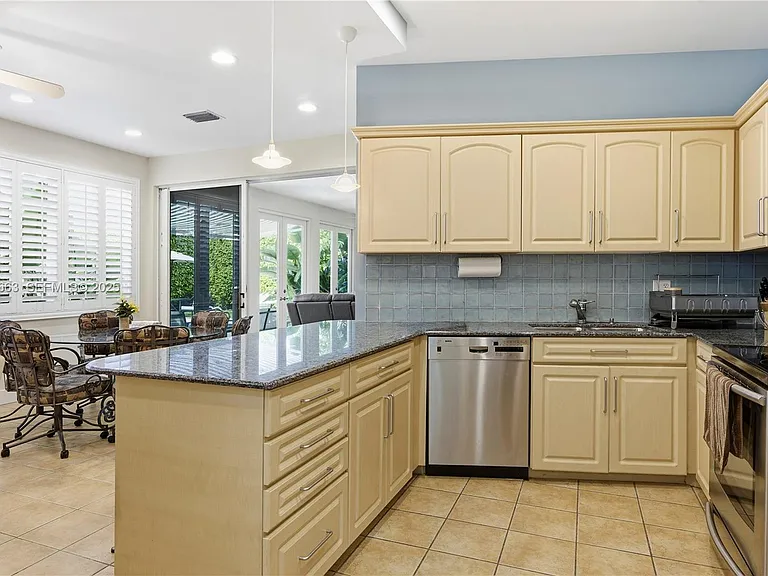 2607 Holy Cross Ln — Photo 16