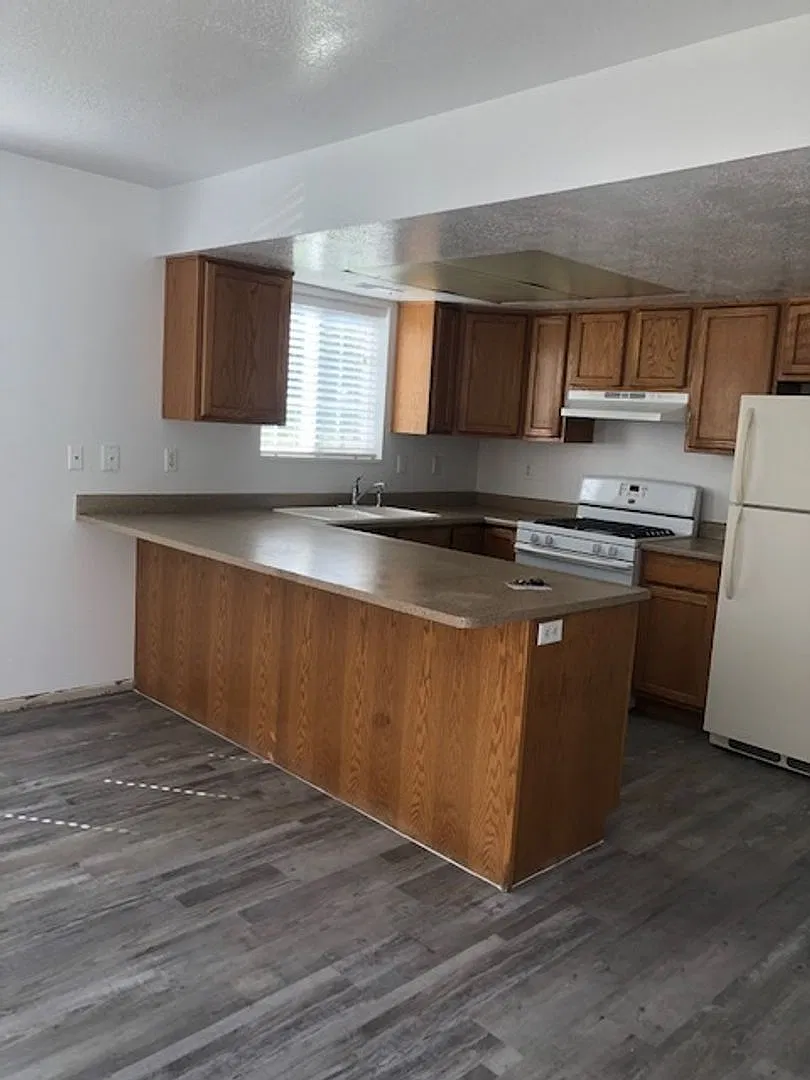 28 Somerset Pl — Photo 2