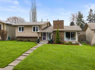 247 Parkwood Close SE, Calgary, AB T2J 3V8