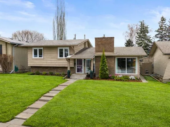 247 Parkwood Close SE, Calgary, AB T2J 3V8
