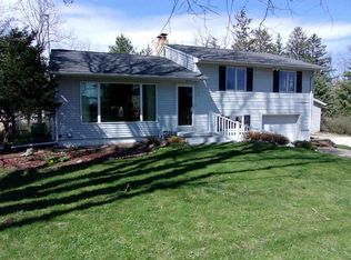 130 W Orange Rd, Waterloo, IA 50701