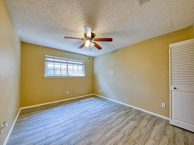 22411 Elsinore Dr — Photo 17