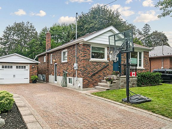 2nd image of 36 Vernadale Cres